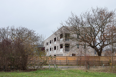 Mole Architects: Marmalade Lane, közösségi lakótelep Cambridge-ben – az egyik háromszintes apartmanház – fotó © David Butler