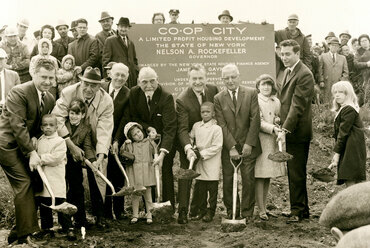 Kép forrása: In These Times: How Unions Can Solve The Housing Crisis, Photo via The Kheel Center/Provided by Sam Weiss-Henry Levi, 1966 See less