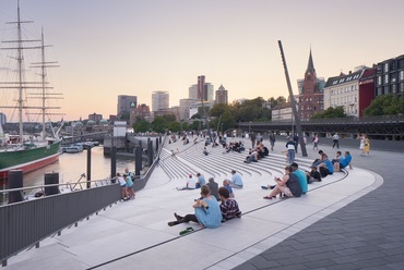 Promenád az Elba folyó partján, a Niederhafen sétányon, Hamburg, Németország,  Tervező: Zaha Hadid Architects, 2006/2019, Fotó: ©Piet Niemann, A Zaha Hadid Architects hozzájárulásával