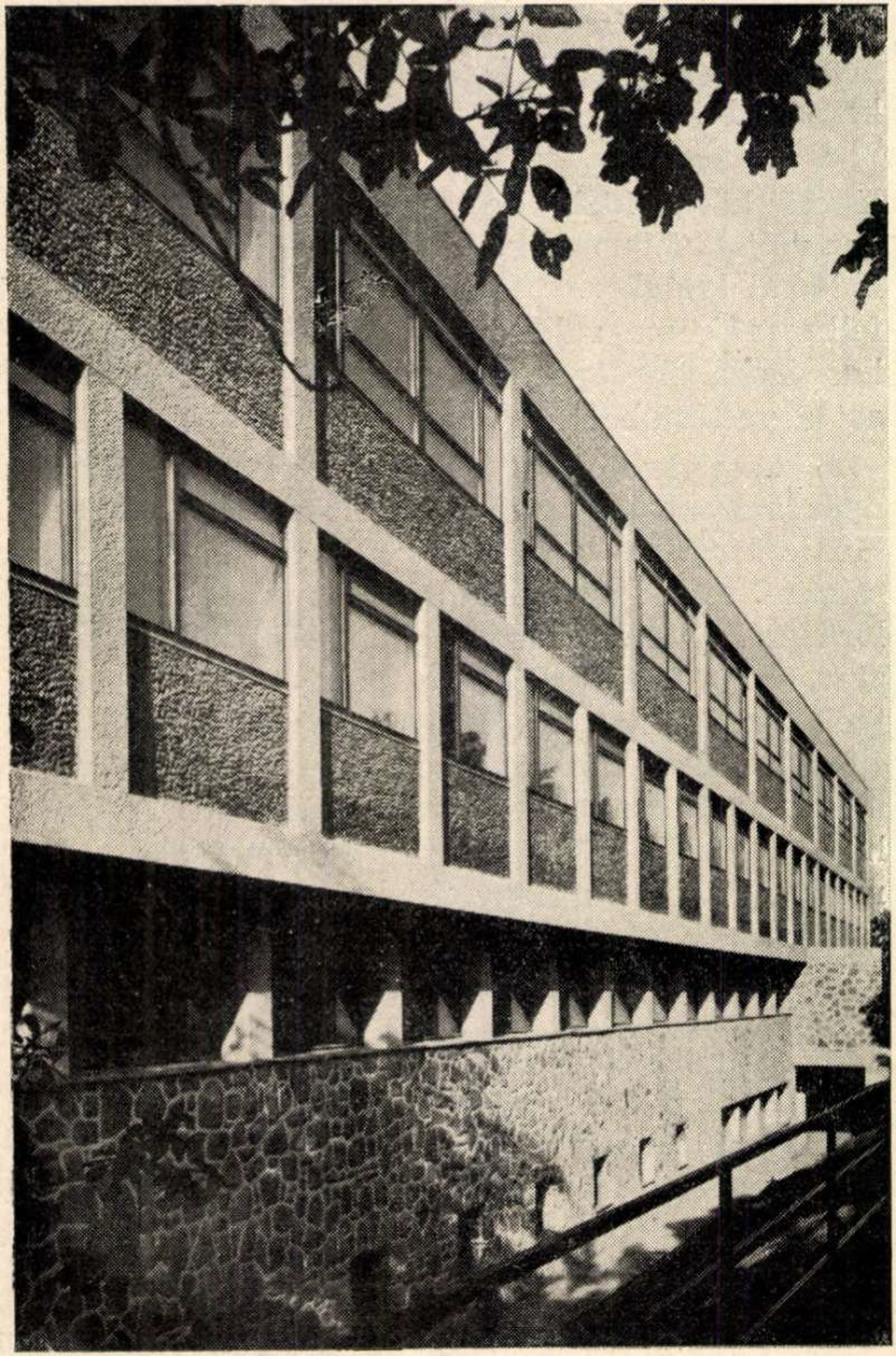 Budapest, Ménesi út, Agrártudományi Egyetem 1951-ben, tervező: Lauber László és Szendrői Jenő (Magyar Építőművészet, 1951/1-2., 10. o.)