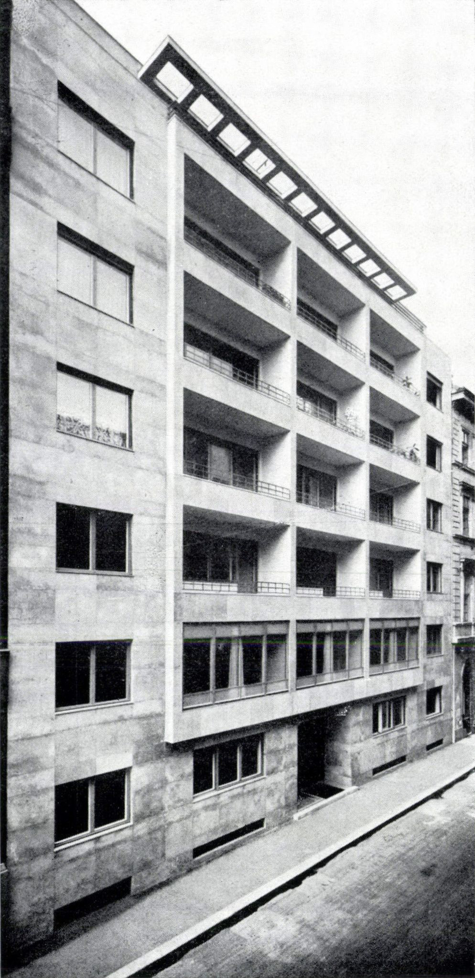 Budapest, Szép utca 3., 1937-ben, tervező: Lauber László és Nyiri István (Tér és Forma, 1937/10., 288. o.)