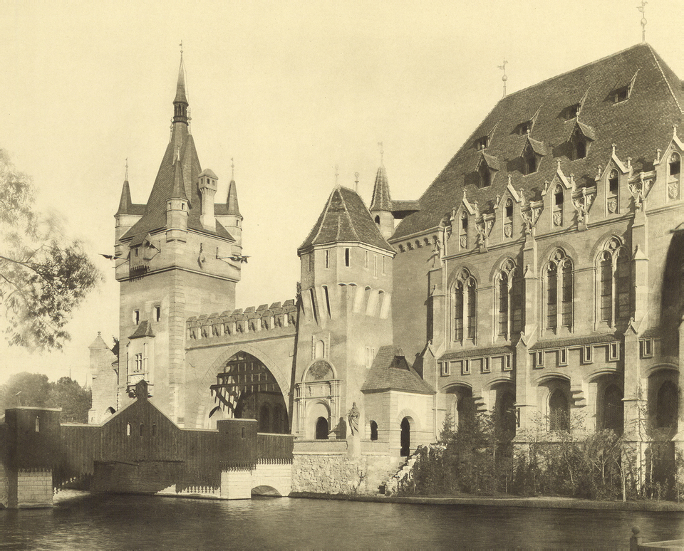 Budapest, Vajdahunyad vára 1896-ban, tervező: Alpár Ignác, kivitelező: Neuschloss Ödön és Marcell (Budapest Főváros Levéltára, HU_BFL_XV_19_d_1_01_009) 