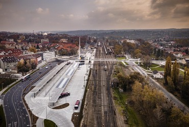 Kaposvári Közlekedési Központ. Építészeti és tájépítészeti generáltervezés: Unitef ’83 Zrt. Fotó: Szecsődi Balázs, MÁV