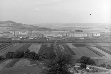 Kazincbarcika látképe a Nagy-Bondor felől., 1958., Forrás: Fortepan, Adományozó:  Lechner Nonprofit Kft. Dokumentációs Központ SZERZŐ