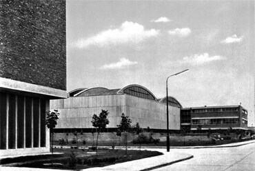 A Székesfehérvári Könnyűfémmű alumíniumöntödéje és présműve, 1958–1960. Fotó: A magyar vegyipar. Nehézipari Minisztérium Műszaki Dokumentációs és Fordító Iroda, Budapest, 1967, 103.