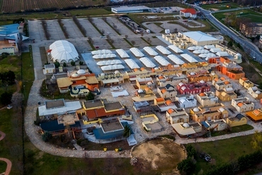 A balatonfüredi görög falu, Képek forrása: dronography.hungary, a Szellemvárosok Magyarországon Sun City: Görög szellemfalu a Balatonnál című cikke