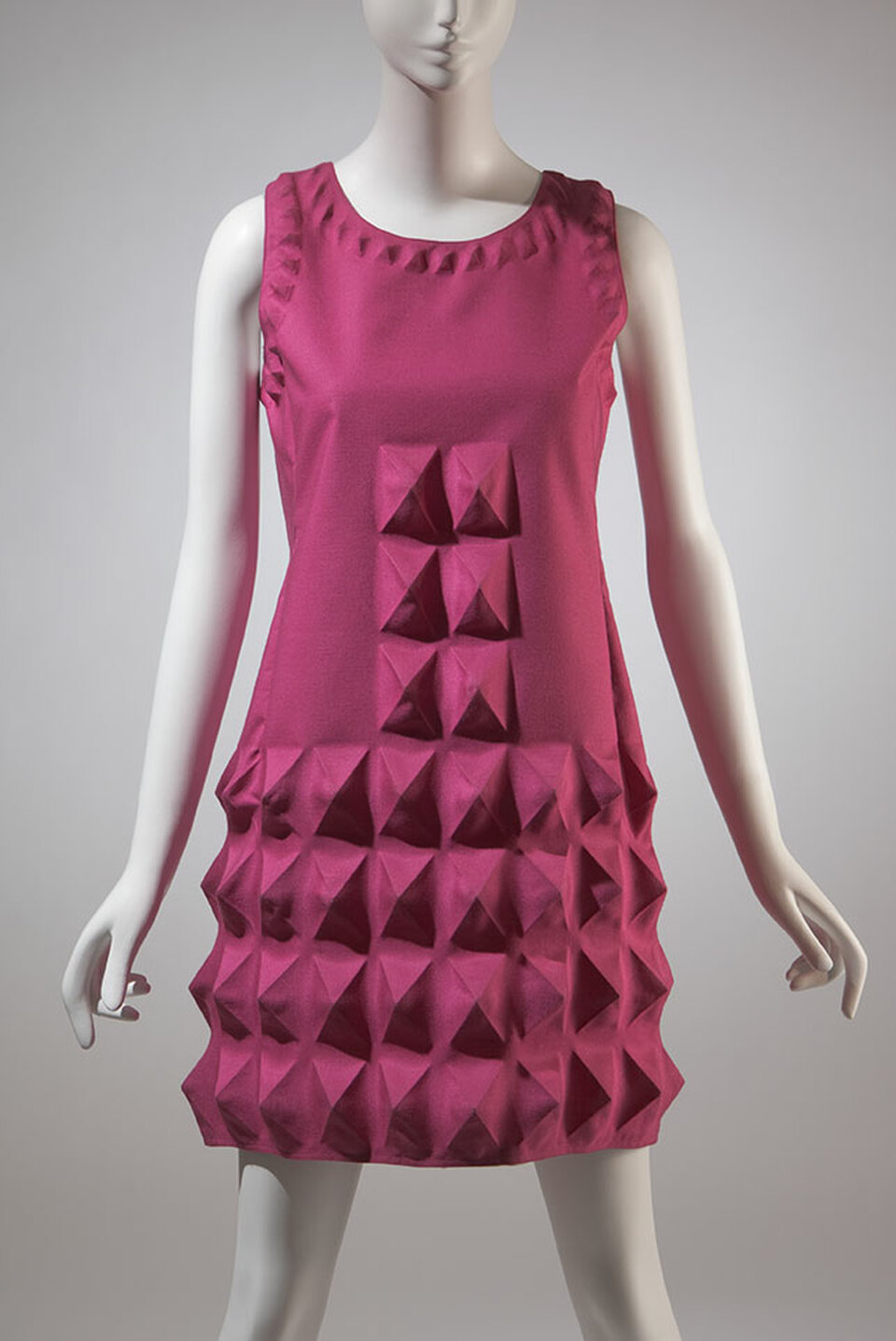 Pierre Cardin: Dynel, 1968. Forrás: Wikimedia Commons.