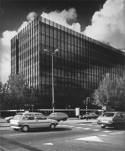 Amsterdam, Weesperplein 8, 1971-ben, tervező: Bodon Sándor (Wikipedia)
