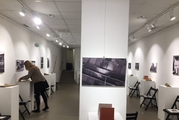 A B32 Galériában rendezett Kifutó Modellek című kiállítás megnyitója –  fotó: Mátrai Péter