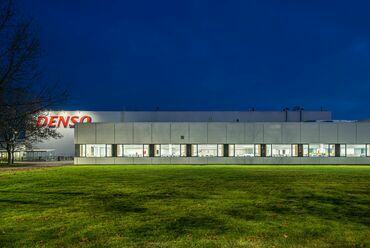A DENSO Manufacturing Hungary Kft. épülete, Székesfehérvár, Belsőépítész: Szenes Design Stúdió, Világítás: Lisys-Project Kft., Fotó: Hlinka Zsolt