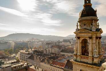 Budapest látképe a Szent István Bazilikáról. Forrás: www.ourescapeclause.com