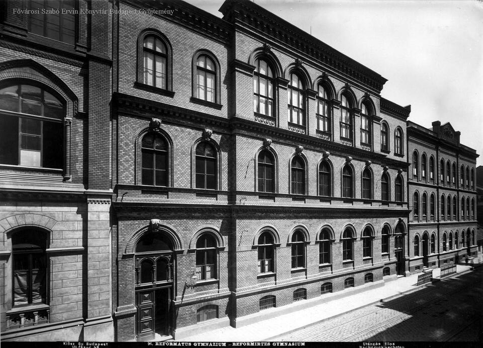 Budapest, a Református Főgimnázium, 1900 körül, tervező: Kauser József (FSZEK Budapest Gyűjtemény/Klösz György felvétele)
