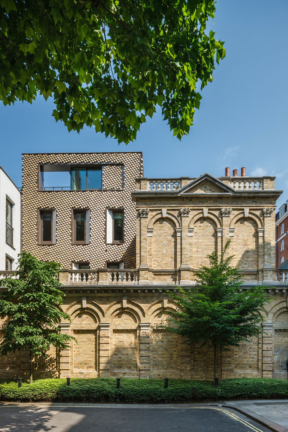 Mayfair House, London, Terv.: Squire and Partners,  2013., Fotó:    Gareth Gardner, Archdaily