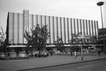 Blaha Lujza tér, Corvin Áruház 1969. – Forrás: Fortepan / Szepesfalvy Gábor