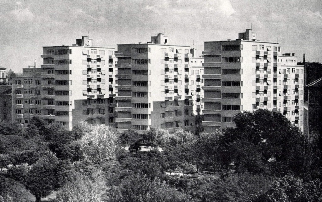 Budapest, II. János Pál pápa (Tisza Kálmán) tér 14-16., 1935 körül, tervező: Árkay, Faragó, Fischer, Heysa, Ligeti, Molnár, Pogány, Preisich és Vadász (Tér és Forma, 1935/7., 185. o.)