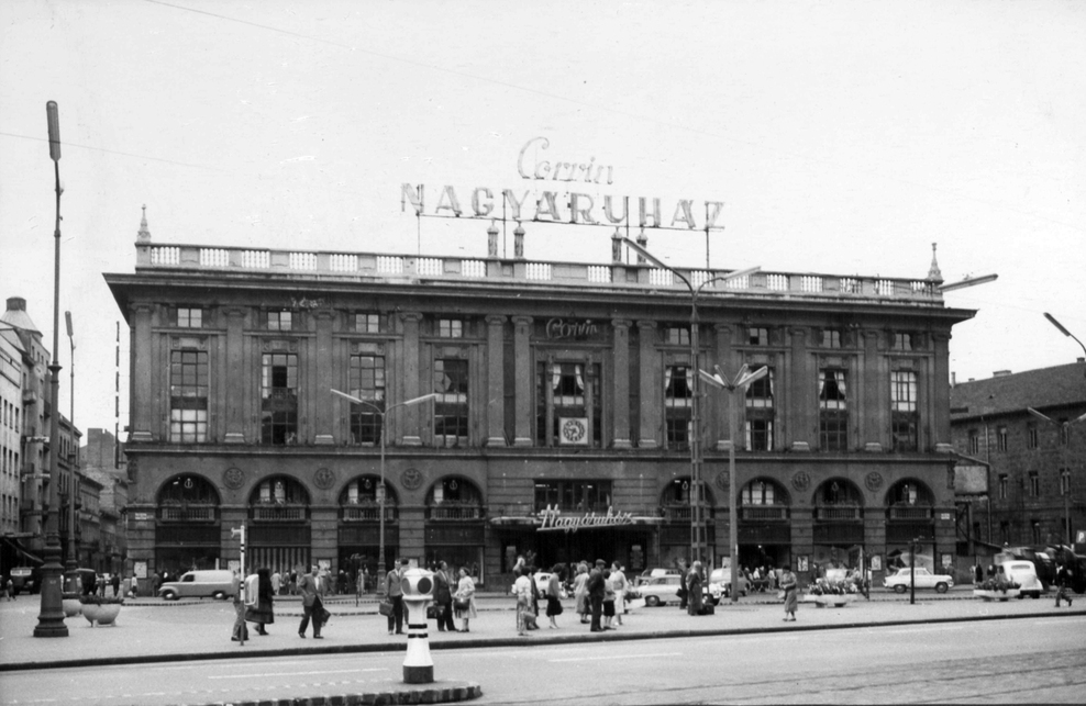 Corvin Nagyáruház 1961. – Forrás: Fortepan / Budapest Főváros Levéltára. Levéltári jelzet: HU_BFL_XV_19_c_11