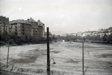 A Széll Kálmán tér a Vérmező út felől a Szilágyi Erzsébet (Olasz) fasor felé nézve,1943. Forrás Fortepan/Papp Róbert