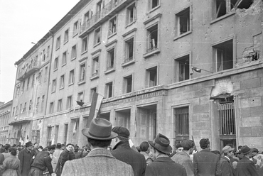 MDP Budapesti Pártbizottságának székház, 1956. Forrás: Fortepan/Nagy Gyula