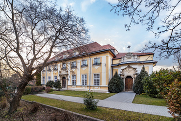 A Budakeszi Zárda és Leányiskola is 1926-ban jött létre. Láthatjuk, hogy az 1920-as években rengeteg iskola épült, ami Klebelsberg Kuno kultuszminiszter iskolaépítési törvényeinek köszönhető.
