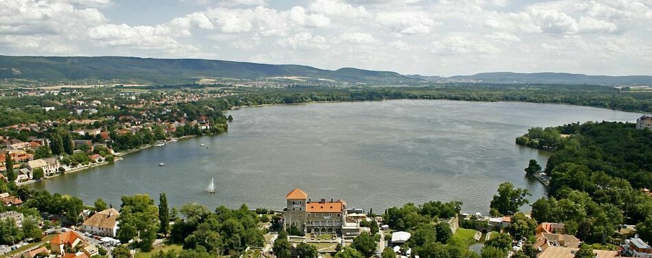 „Tata Szíve” – országos építészeti tervpályázat városi tér, szabadidőközpont kialakítására
