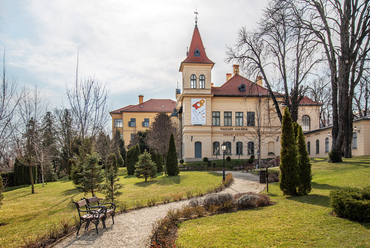 Vaszary Kolos egykori hercegprímás nyaralókastélya 1892-ben épült, Czigler Győző tervei alapján. Ma Vaszary Galéria néven, kiállító -és közösségi térként működik.