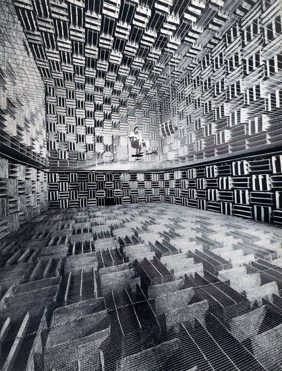 Acoustic chamber at Bell Telephone Laboratories, 1947. fotó: Introduction Sound Studies