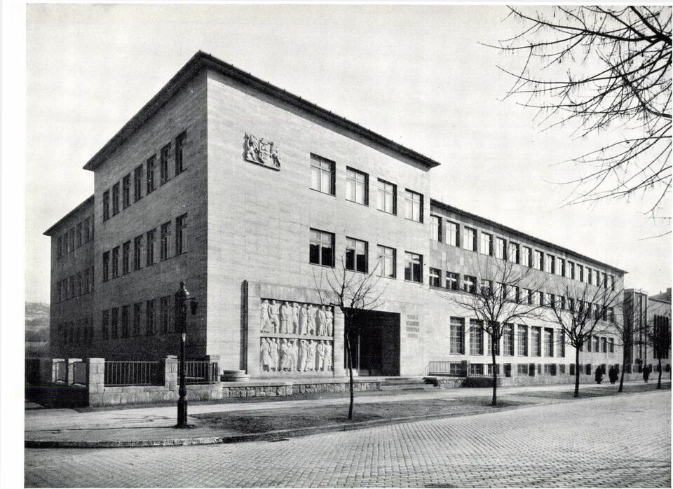 Budapest, Bocskai út 39-41., 1943-ban, tervező: Goszleth Lajos és Frank Ágoston (Tér és Forma, 1943/4., 56. o.)