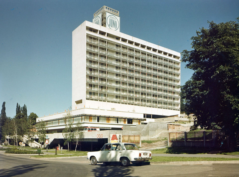 Hotel Juno, Miskolc – építész: Plesz Antal – fotó: https://mmakademia.hu/ 