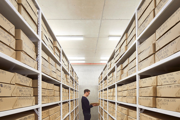 A londoni Lambeth Palota könyvtára és archívuma – Az archívum, feltöltött polcokkal – Építész: Wright and Wright Architects – Fotó: Hufton+Crow
