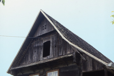 Banovinai, tradicionális vernakuláris lakóépület, 1988. (Fotó: http://balkanarchitecture.org/)