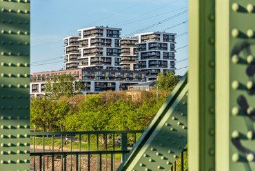 A 632 lakásos Metrodom Panoráma lakópark formájában a nagyszabású lakásépítések 2020-ra elérték a Budapest-Esztergom vasútvonal, azaz a leendő körvasúti körút északi oldalát.