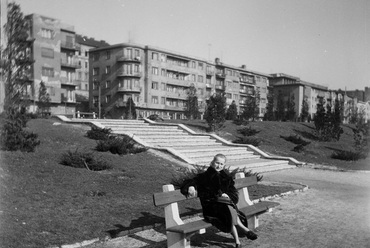 A Vérmező 1948-ban, háttérben az Attila út házsora. Forrás: Fortepan/Hunyady József