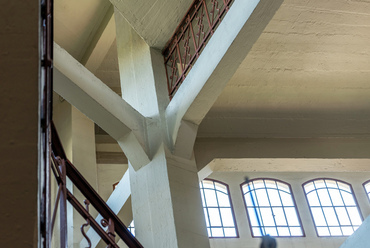 A Korb Flóris és Giergl Kálmán építészek által felöltöztetett, egyszerű vasbeton szerkezet csak több mint száz év után igényelt először  teljes felújítást.
