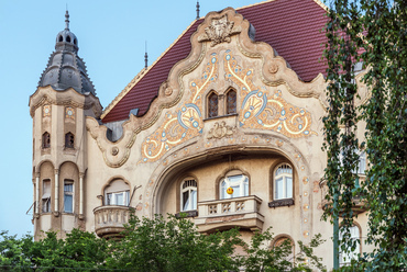 Ugyancsak Raichl műve az 1912-13-ban épült Tisza Lajos körúti Gróf-palota. Megrendelője, Gróf Árpád, Szeged akkori főügyésze a város legnívósabb bérházát képzelte el az értékes telekre, és az igénye nem is maradt kielégítetlen.