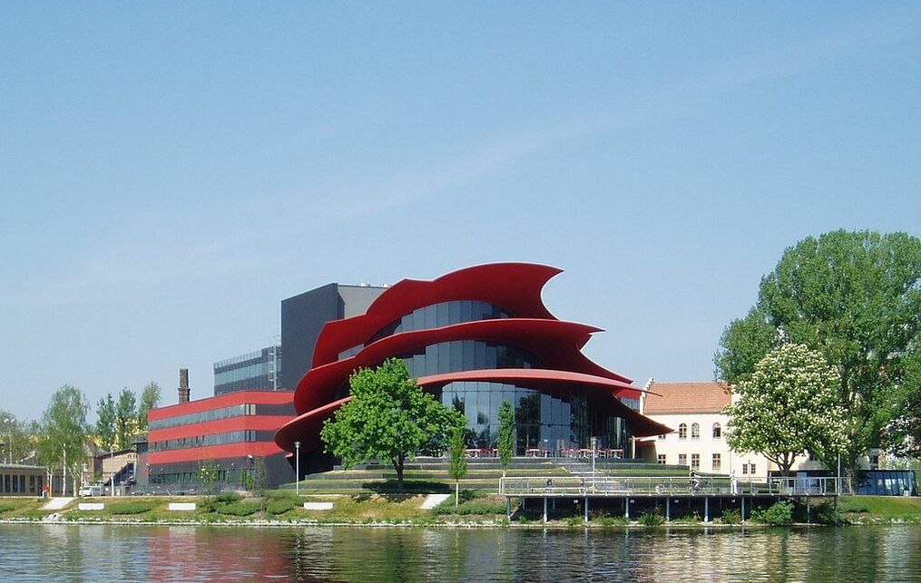 Hans Otto Theater, a 'podsdami osztriga' – forrás: WikiMedia Commons