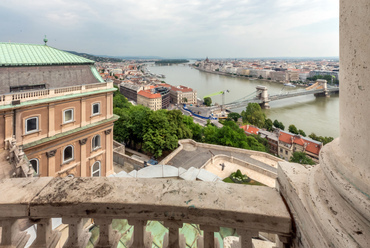 A kupolában kialakított kilátó a Nemzeti Galéria nyitva tartási idejében, szerdától vasárnapig látogatható.