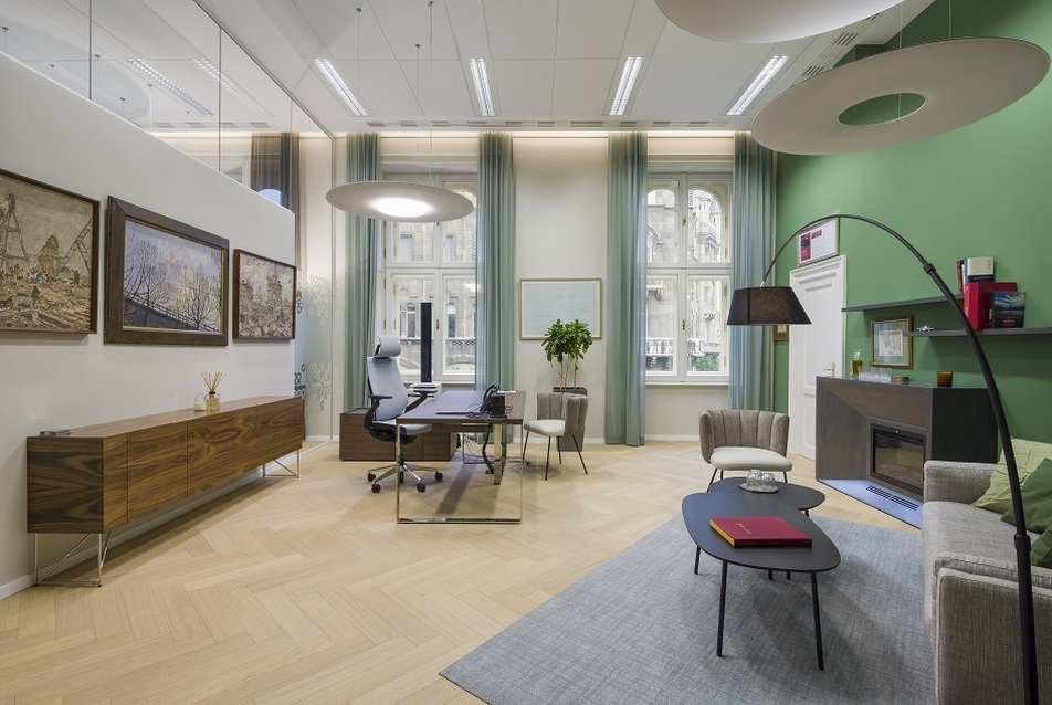 A klasszikus épületstruktúra és a modern irodakialakítás harmóniája – a MádiLáncos Studio által tervezett Egon Zehnder iroda