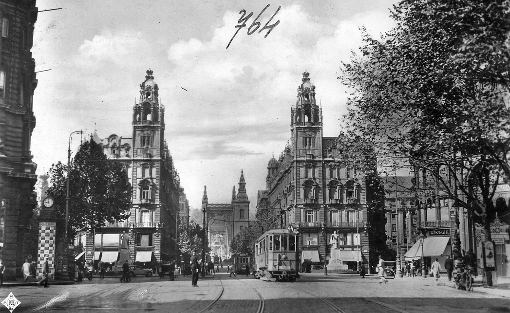 Ferenciek tere (Apponyi tér), Klotild paloták, háttérben az Erzsébet híd. 1929. Forrás Fortepan - Pesti Brúnó