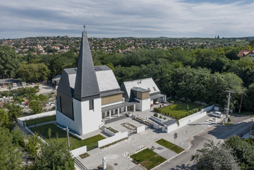 Református templom és gyülekezeti központ Csömörön – Tervező: 4plusz Építész Stúdió – Fotó: Hajdú József