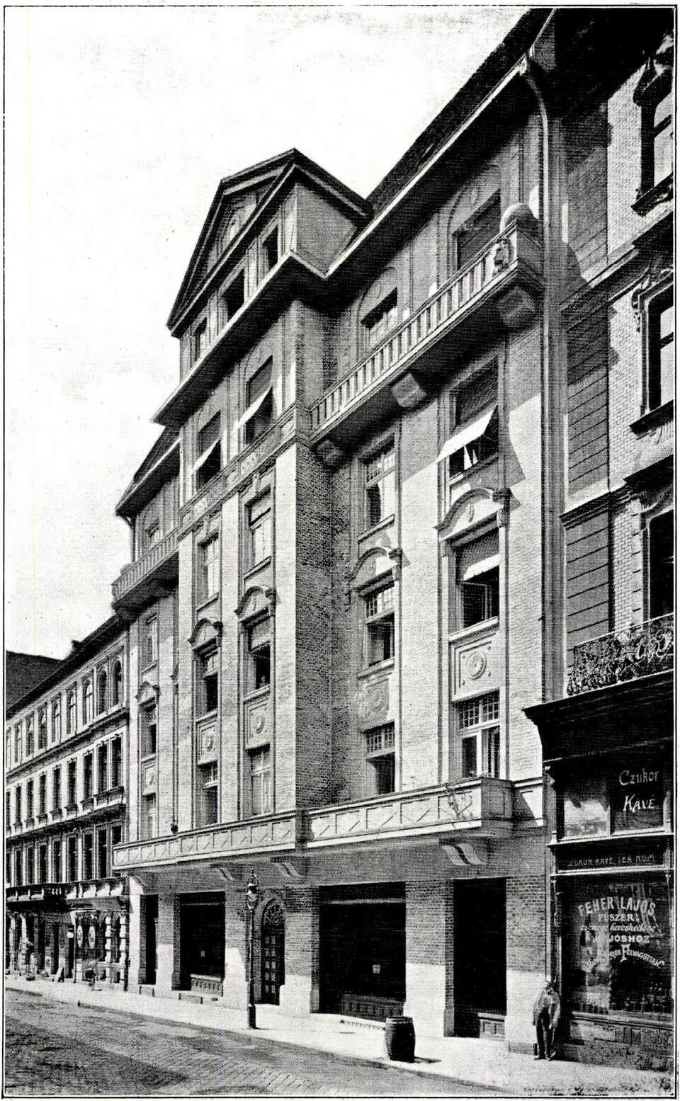 Budapest, Lánchíd utca 7-9, 1913 körül, tervező: Ágoston Emil (Magyar Építőművészet, 1913/7., 17. o.)