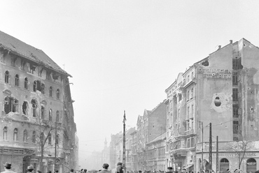 Baross tér és a Rákóczi út 1956. október 29-én. Fortepan/Hegyi Zsolt, Balla Demeter felvétele (Fortepan / Balla Demeter / Hegyi Zsolt jogörökös adománya)