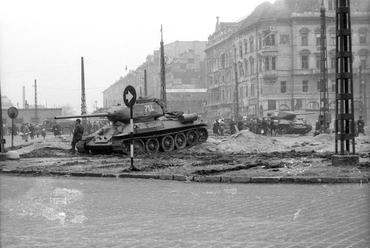 Baross tér a Rákóczi út felől a Kerepesi út felé nézve, 1956 (Fortepan / Magyar Pál)