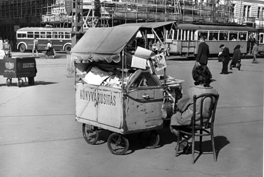 Baross tér, balra a Bethlen Gábor utca torkolata. Fortepan / Budapest Főváros Levéltára. Levéltári jelzet: HU_BFL_XV_19_c_11, 1958 (Fortepan / Budapest Főváros Levéltára / Városrendezési és Építészeti Osztályának fényképei)