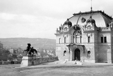 Budapest, a királyi palota, a főőrségi épület és a lovarda, 1910 körül, tervező: Hauszmann Alajos (FSZEK Budapest Gyűjtemény és Fortepan)