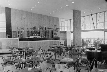 A Tátika étterem belülről, egy 1962-es felvételen. Fotó: Fortepan / Bauer Sándor