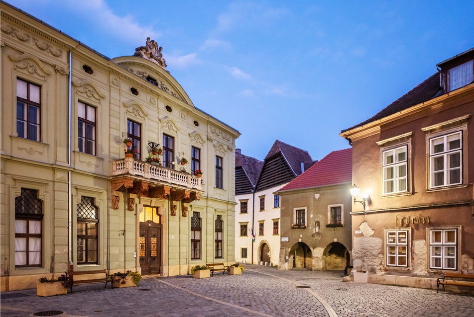 Időutazás Sopron évszázados palotái között