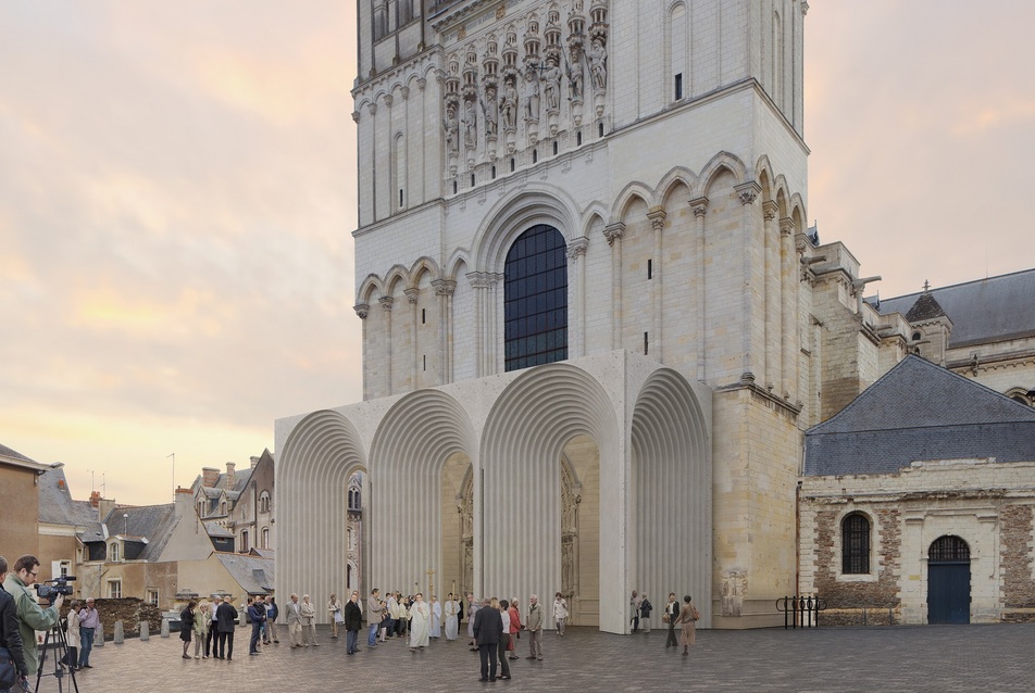 KOMPOZIT: Neo-narthex az angers-i Saint-Maurice katedrális előtt