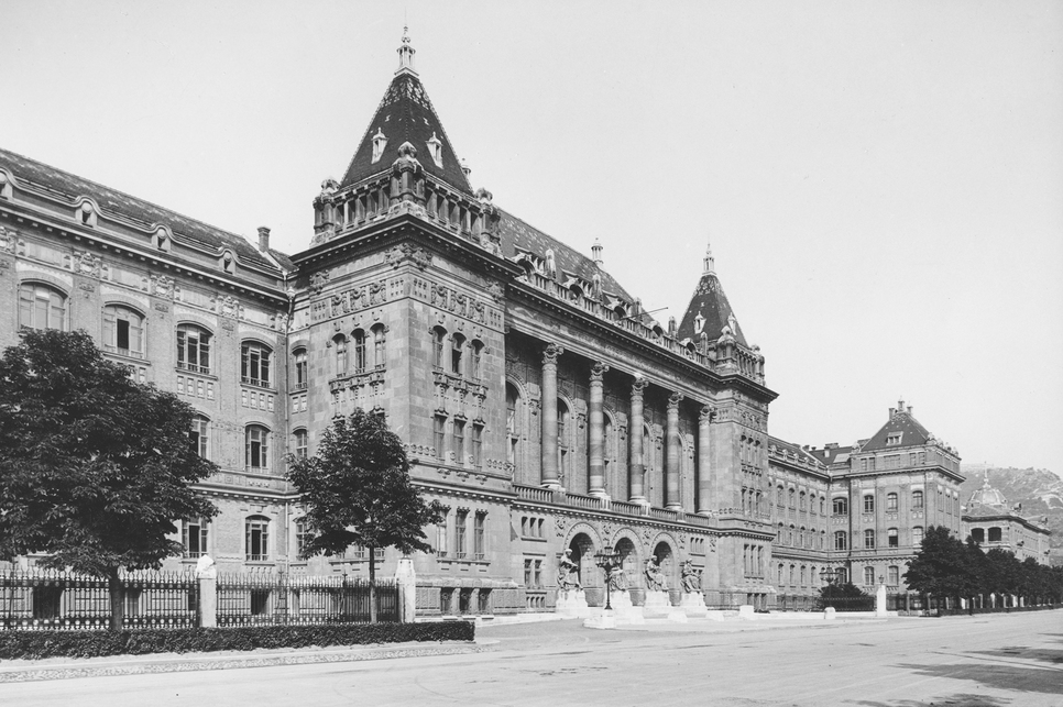 Budapest, a Műszaki Egyetem központi épülete 1940-ben, tervező: Hauszmann Alajos (Fortepan/Somlai Tibor)