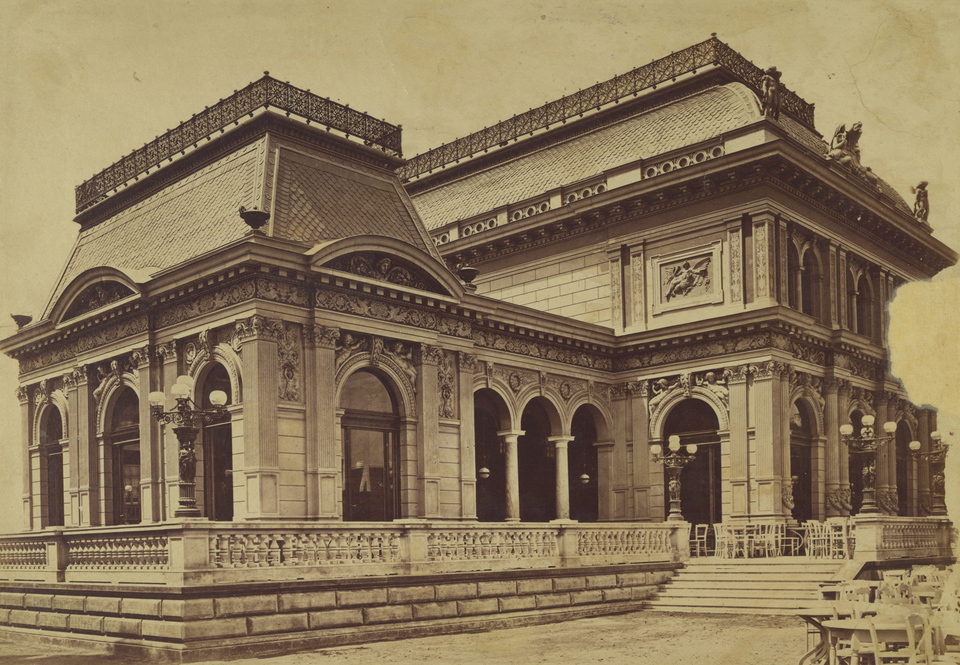Erzsébet téri kioszk 1880 körül, tervező: Hauszmann Alajos (Klösz György felvétele – Budapest Főváros Levéltára XV_19_d_1_05_034)