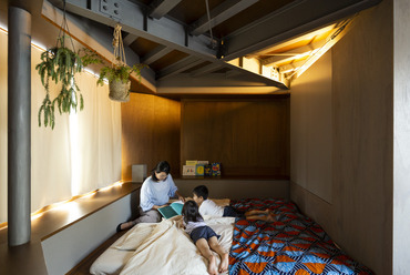 Takaaki Fuji + Yuko Fuji Architecture: Bay Window Tower House, Tokió. Fotó: Nishikawa Masao 